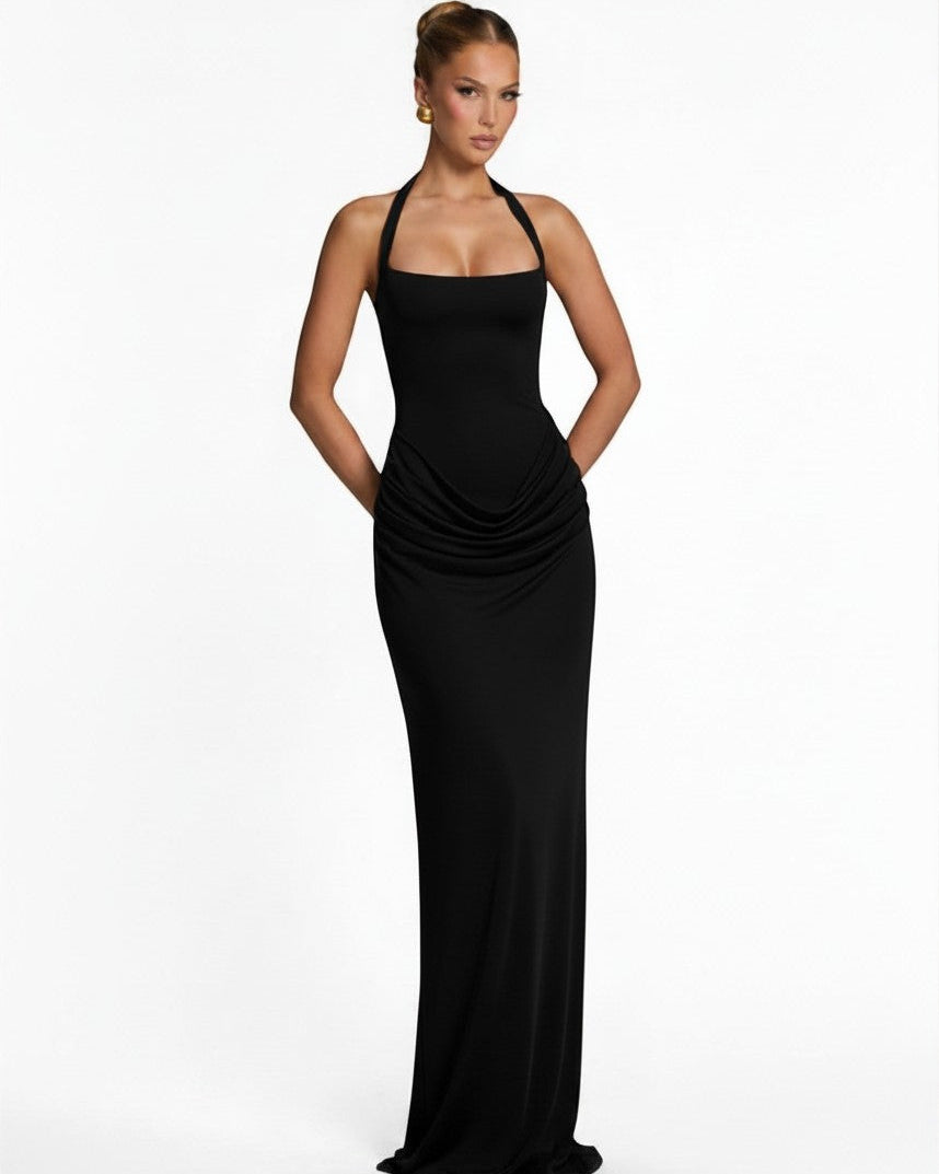 Marea Muse Marea Élan Kleid in Schwarz mit Neckholder-Ausschnitt und eleganter Drapierung an der Taille